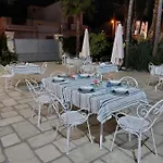 לינה וארוחת בוקר La Colimena 4*