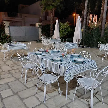 לינה וארוחת בוקר La Colimena 4*